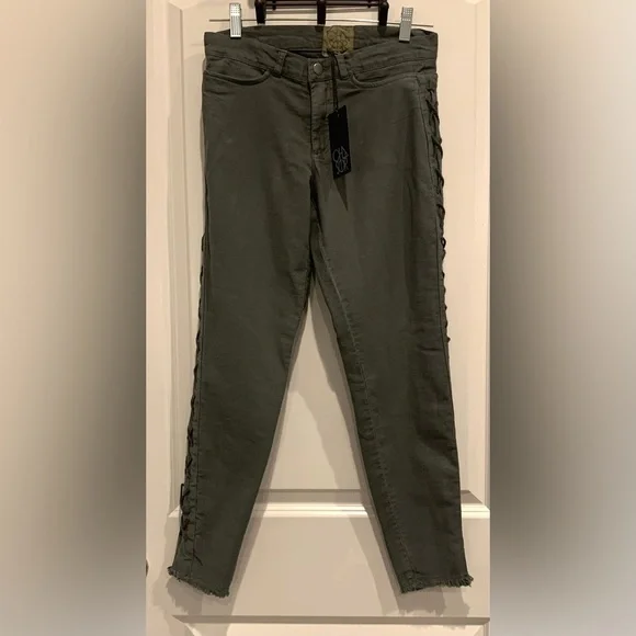 NWT Chaser Green Capri Pants w/Laced Sides Women’s Sz M - Picture 1 of 4